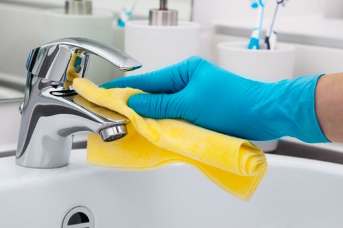 Commercial deep cleaning for offices in EC2