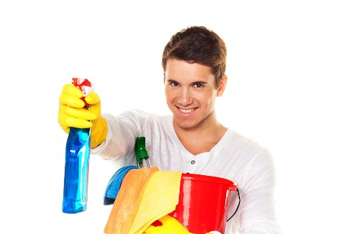 Detailed kitchen cleaning during a move-out service in EC2